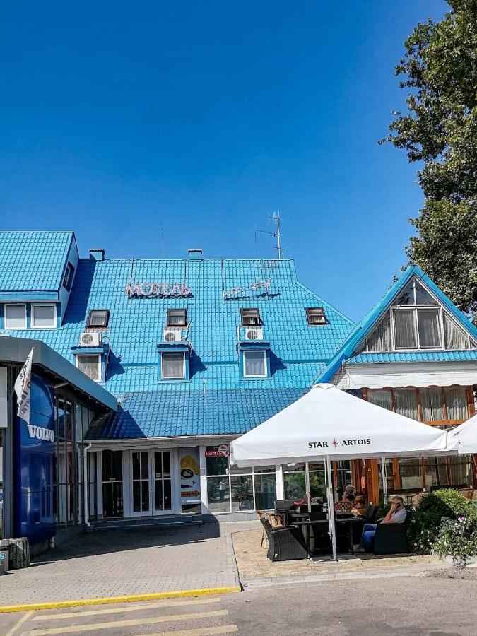 Gostiniy Dvor Non-Stop Hotel Херсон Екстериор снимка