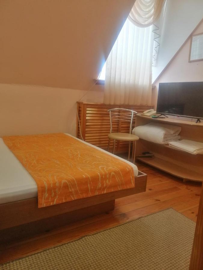 Gostiniy Dvor Non-Stop Hotel Херсон Екстериор снимка