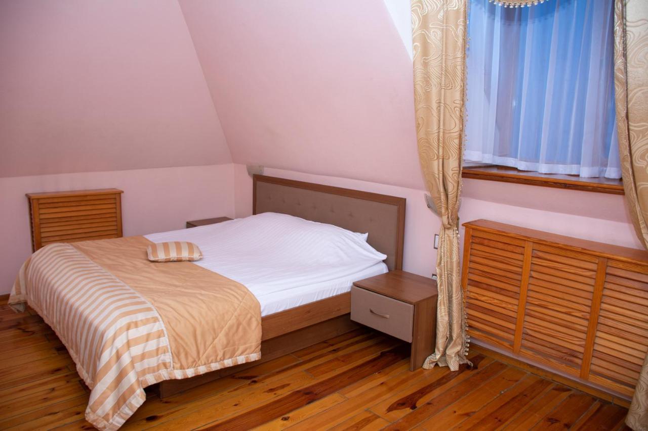Gostiniy Dvor Non-Stop Hotel Херсон Екстериор снимка