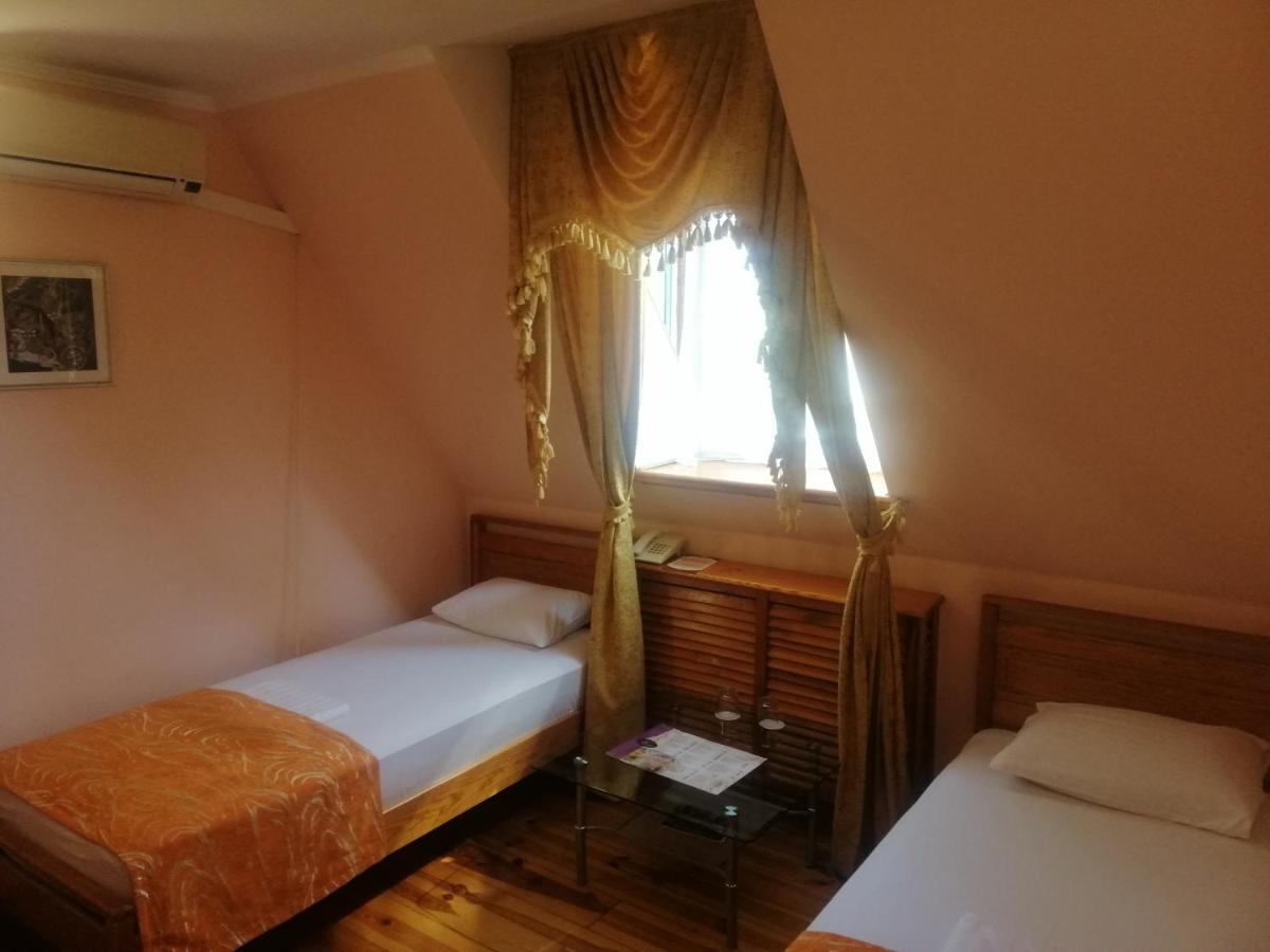 Gostiniy Dvor Non-Stop Hotel Херсон Екстериор снимка