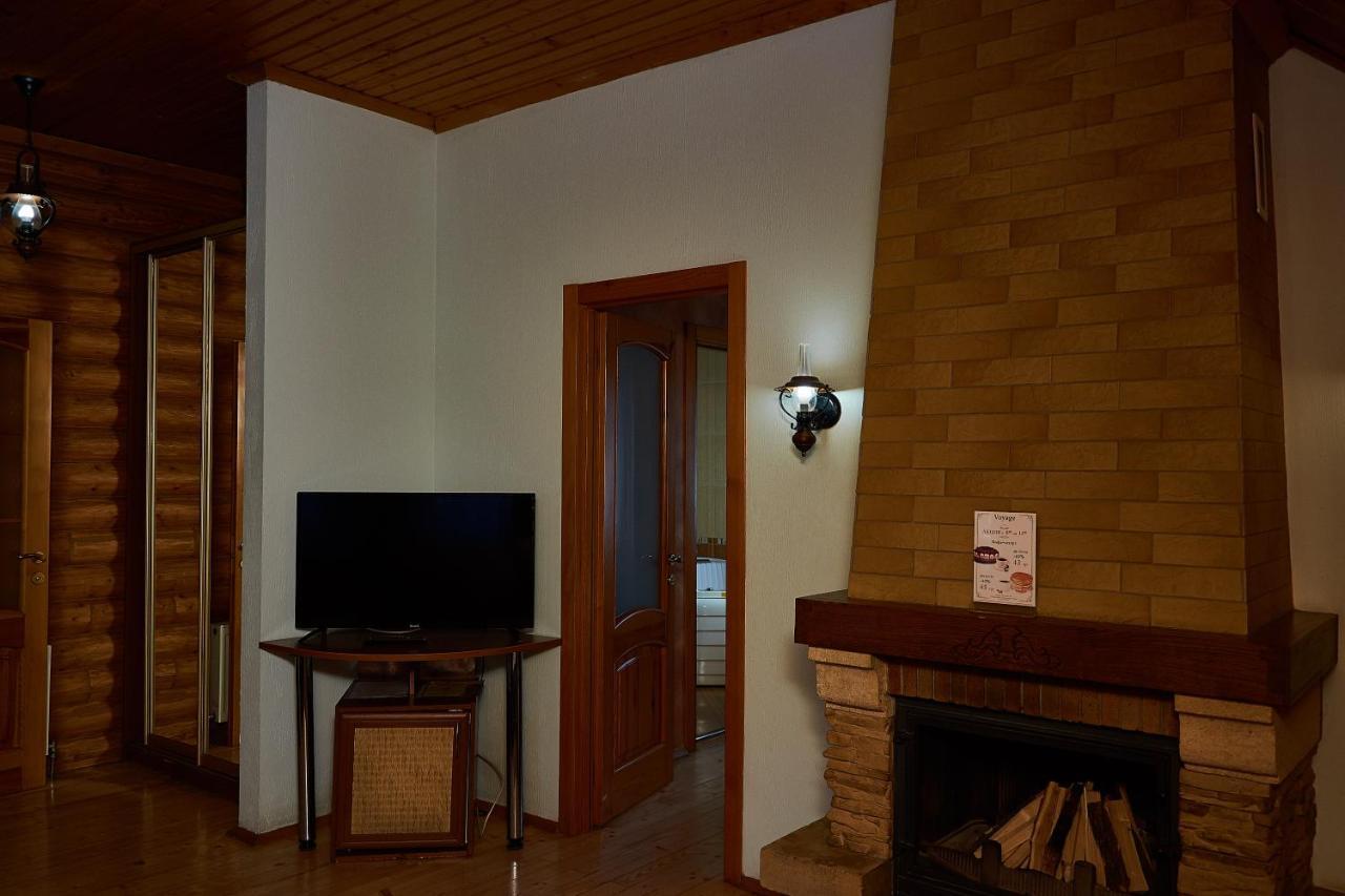 Gostiniy Dvor Non-Stop Hotel Херсон Екстериор снимка